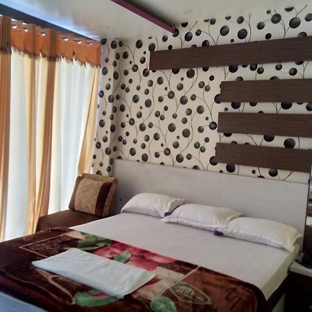 Hotel Rajmahal Tarapith Exteriör bild