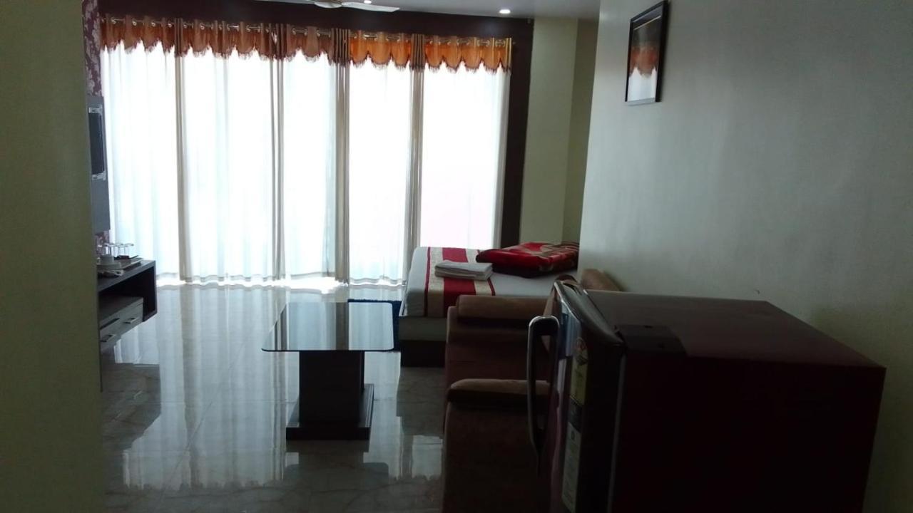 Hotel Rajmahal Tarapith Exteriör bild